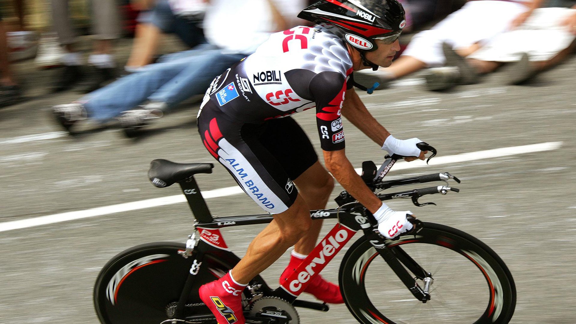 《【幕后揭秘】职业选手的日常训练如何科学提升？》，职业选手是怎样训练的